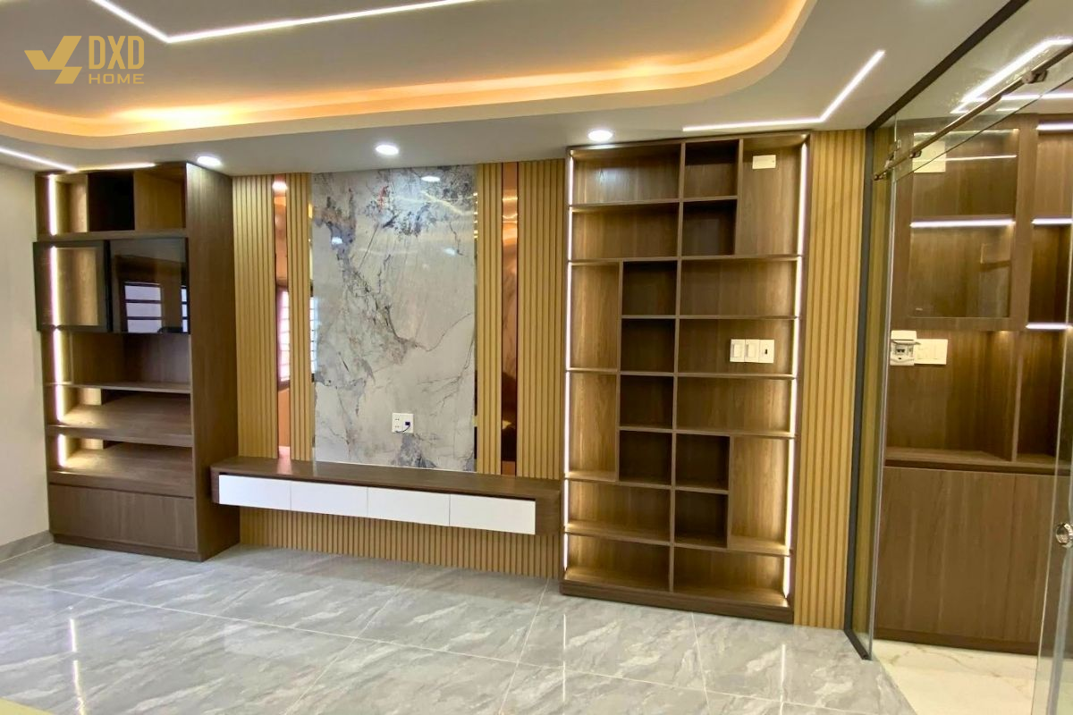 Hệ tủ trưng bày và nội thất showroom được hoàn thiện đồng bộ, giúp tối ưu công năng sử dụng và nâng cao tính thẩm mỹ cho không gian.